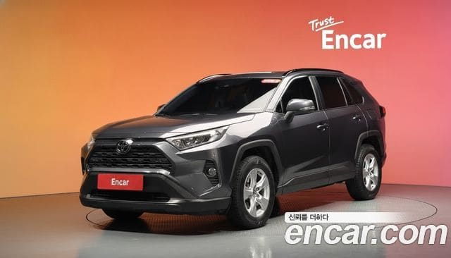 Toyota RAV4 — фото 1