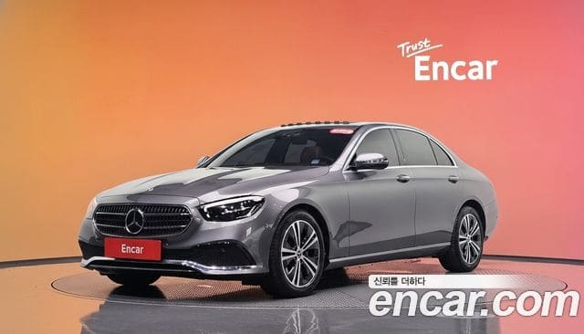 Mercedes-Benz E-Class — фото 1
