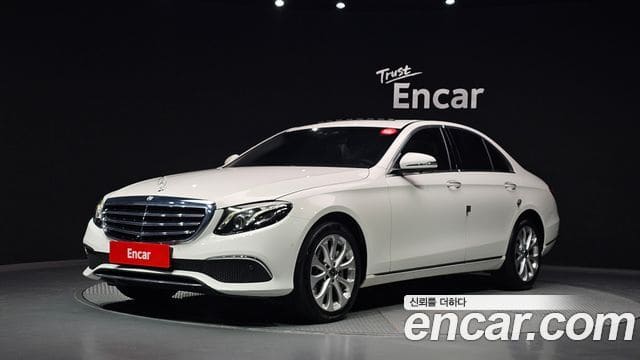 Mercedes-Benz E-Class — фото 1