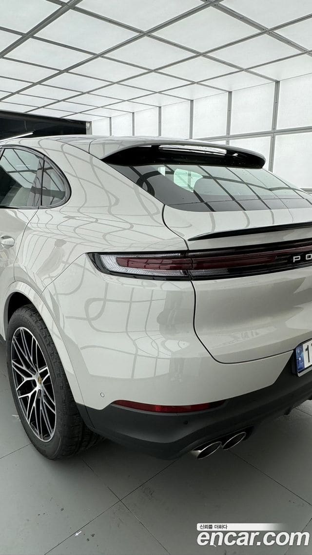 Porsche Cayenne — фото 1