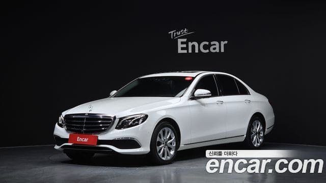 Mercedes-Benz E-Class — фото 1