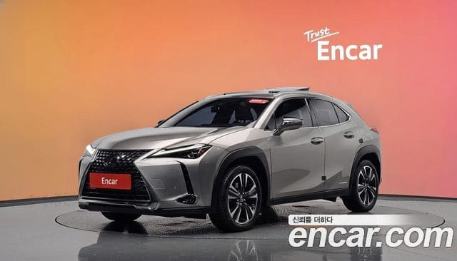 Lexus UX250h — фото 1
