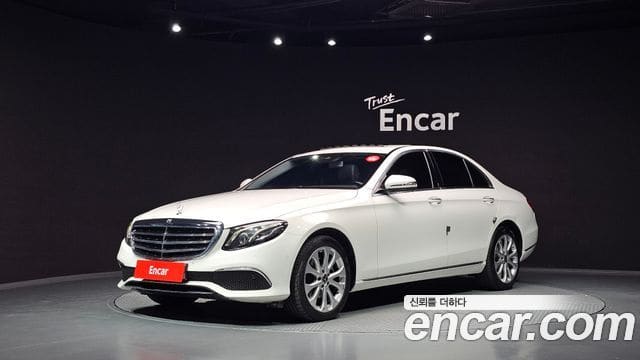Mercedes-Benz E-Class — фото 1