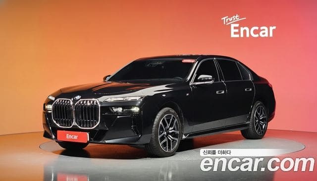 BMW 7 Series — фото 1