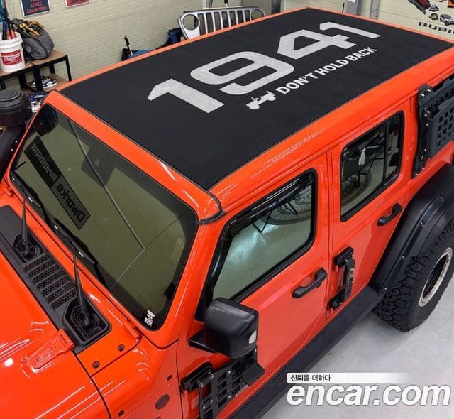 Jeep Wrangler — фото 1