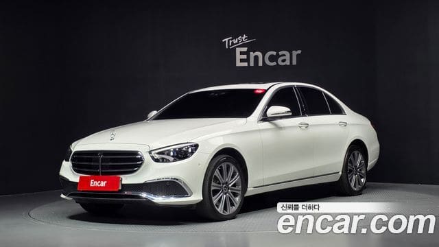 Mercedes-Benz E-Class — фото 1