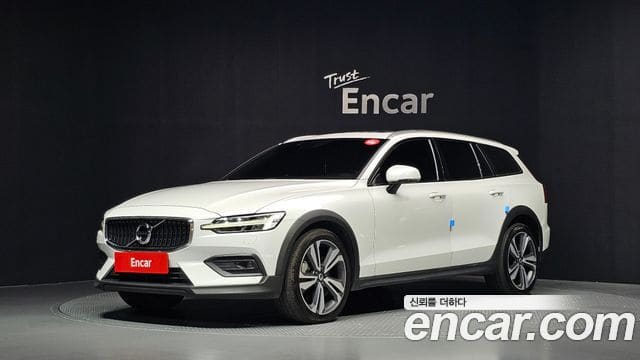Volvo V60 Cross Country — фото 1