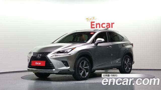 Lexus NX300h — фото 1