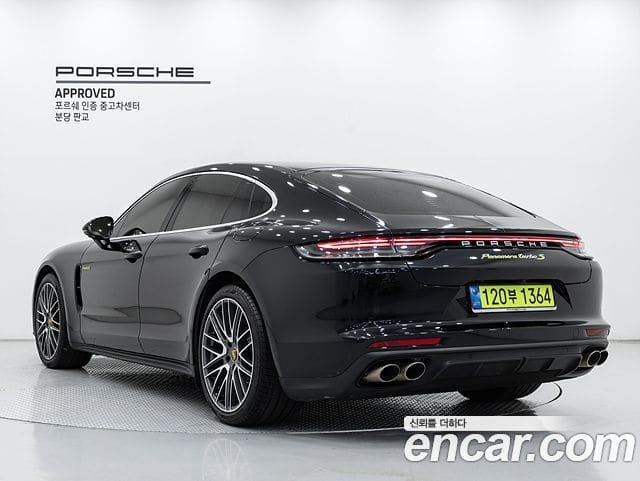 Porsche Panamera — фото 1
