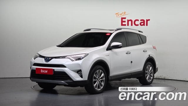 Toyota RAV4 — фото 1