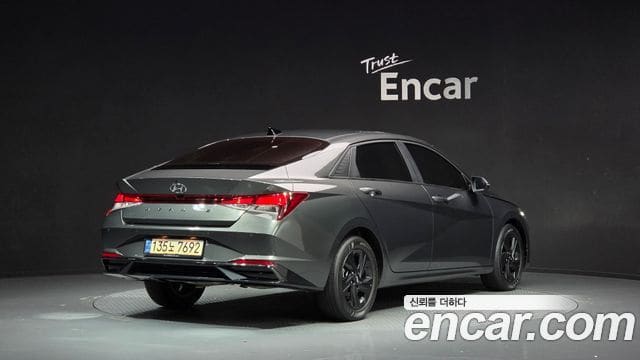 Hyundai Avante — фото 1