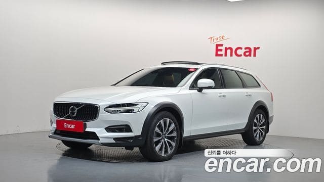 Volvo V90 Cross Country — фото 1