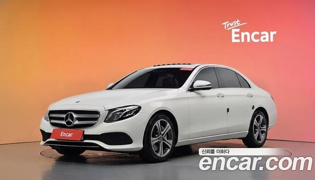 Mercedes-Benz E-Class — фото 1