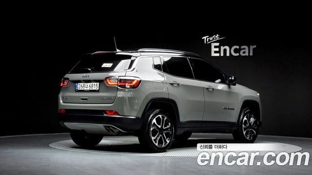 Jeep Compass — фото 1