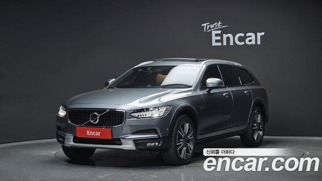Volvo V90 Cross Country — фото 1
