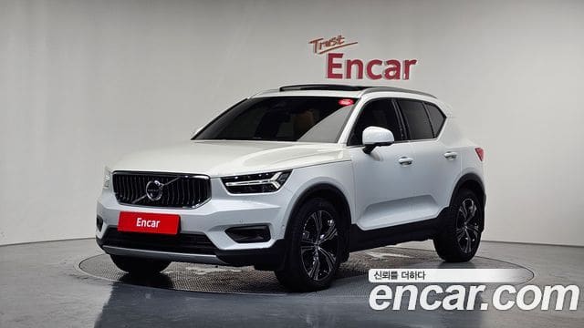 Volvo XC40 — фото 1
