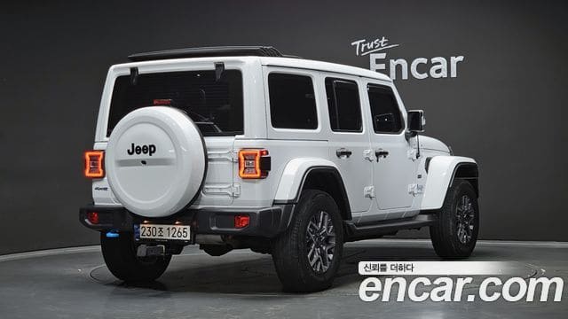 Jeep Wrangler — фото 1