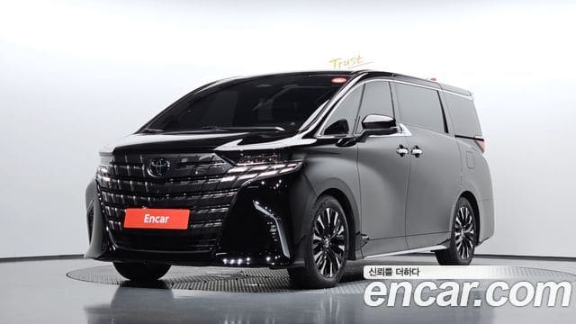 Toyota Alphard — фото 1