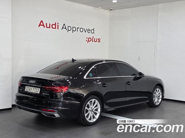 Audi A4 — фото 1