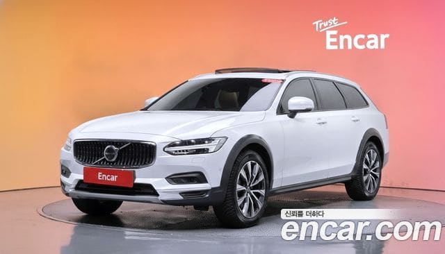 Volvo V90 Cross Country — фото 1