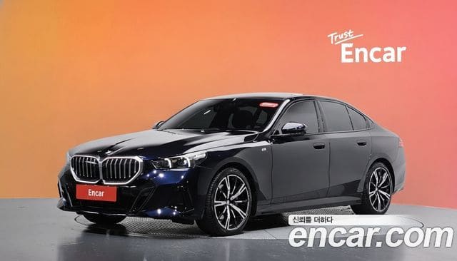 BMW 5 Series — фото 1