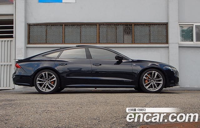 Audi A7 — фото 1