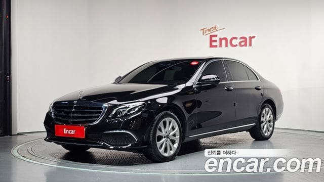 Mercedes-Benz E-Class — фото 1