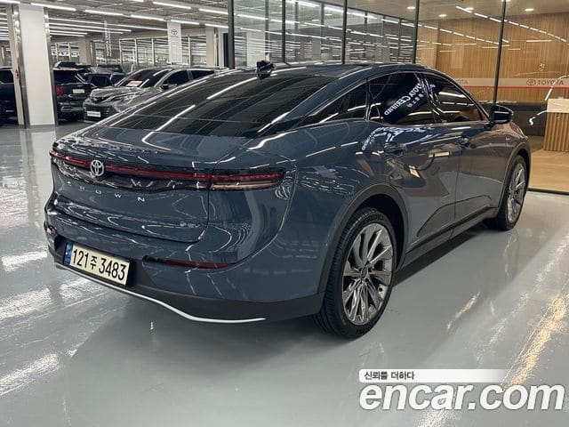Toyota Crown Crossover — фото 1