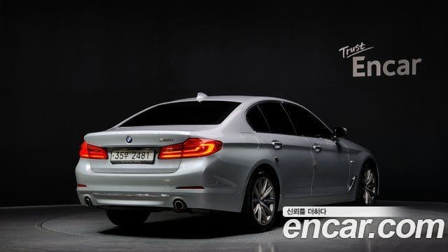 BMW 5 Series — фото 1