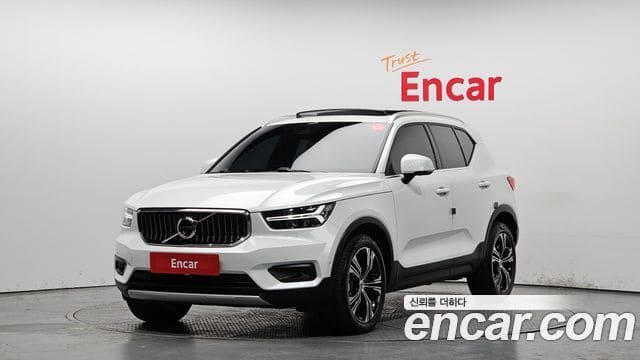 Volvo XC40 — фото 1