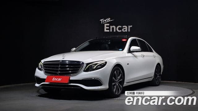Mercedes-Benz E-Class — фото 1