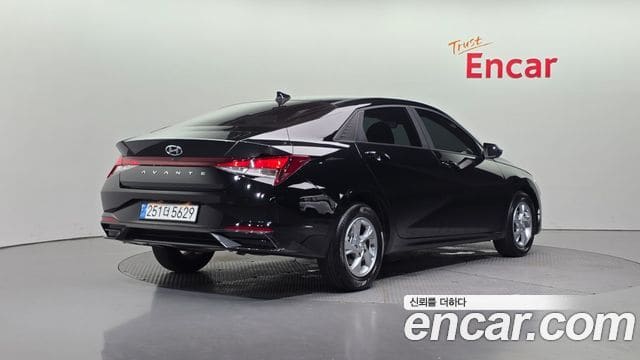 Hyundai Avante — фото 1