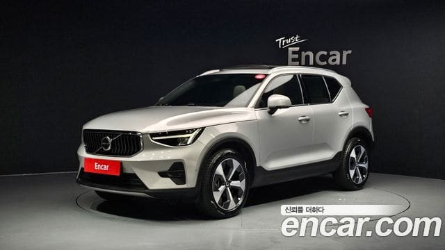 Volvo XC40 — фото 1