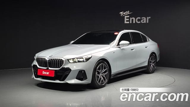 BMW 5 Series — фото 1