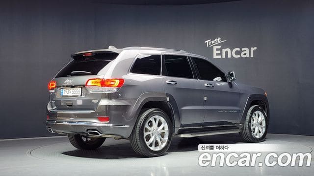 Jeep Grand Cherokee — фото 1