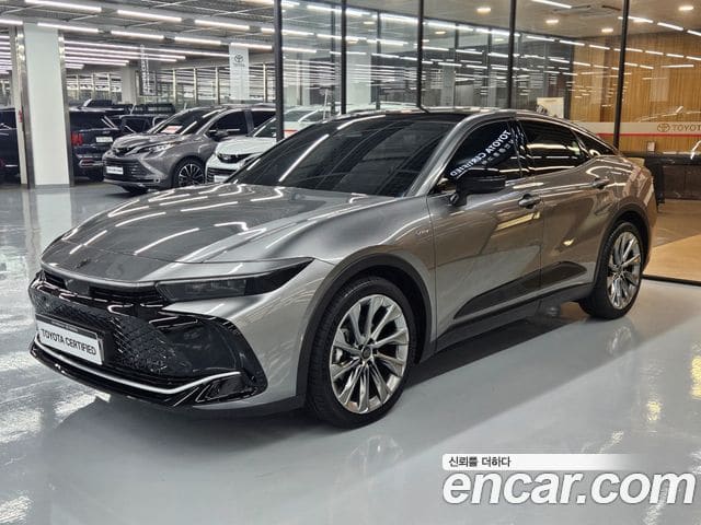 Toyota Crown Crossover — фото 1