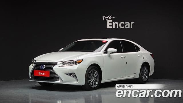 Lexus ES300h — фото 1