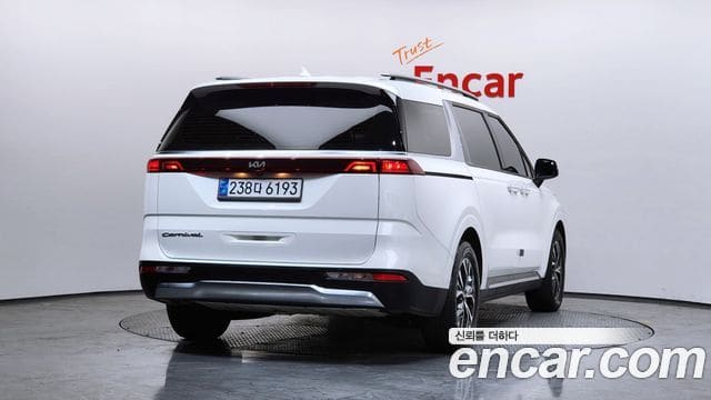 Kia Carnival — фото 1