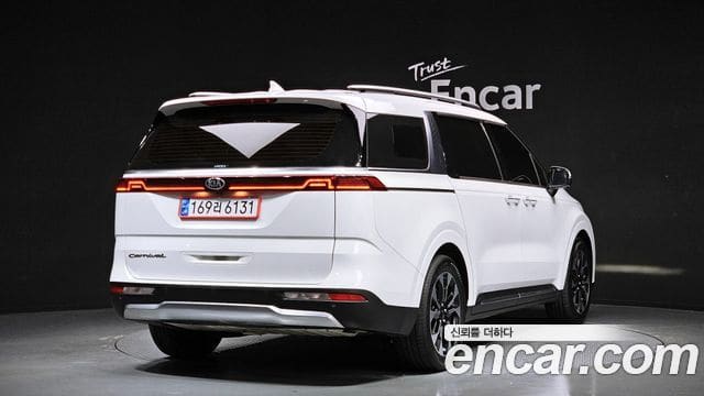 Kia Carnival — фото 1