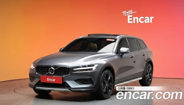 Volvo V60 Cross Country — фото 1