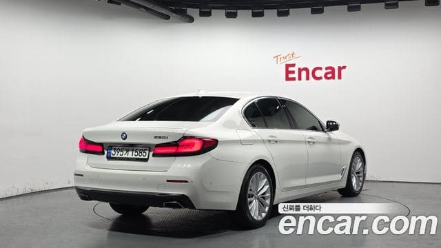 BMW 5 Series — фото 1