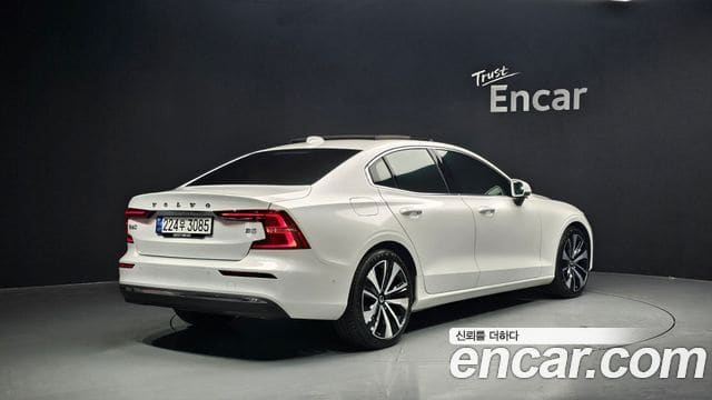 Volvo S60 — фото 1