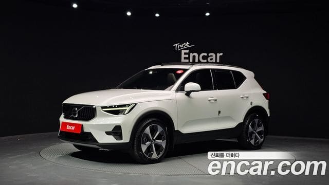 Volvo XC40 — фото 1