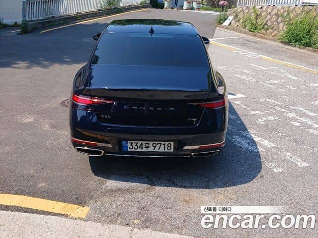 Genesis G90