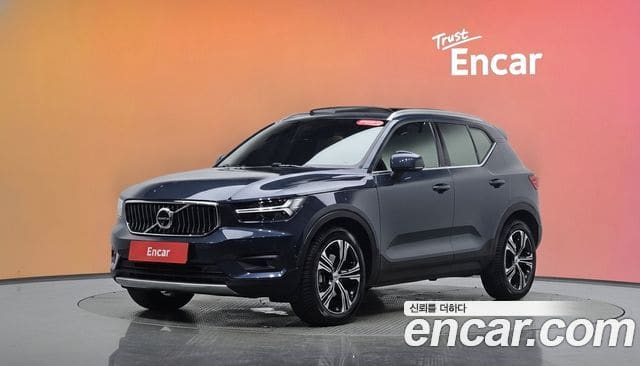 Volvo XC40 — фото 1