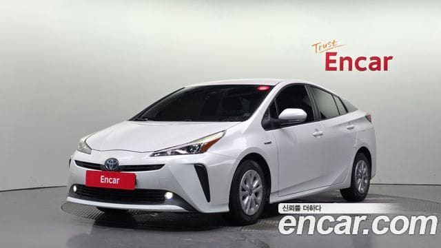 Toyota Prius — фото 1