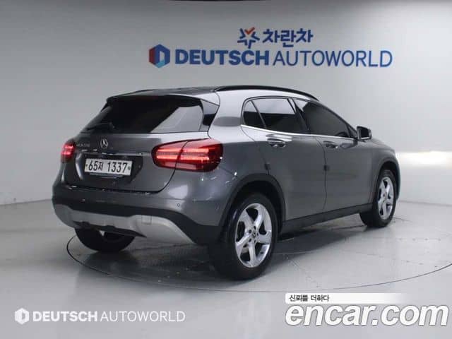 Mercedes-Benz GLA-Class
