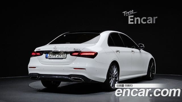 Mercedes-Benz E-Class — фото 1