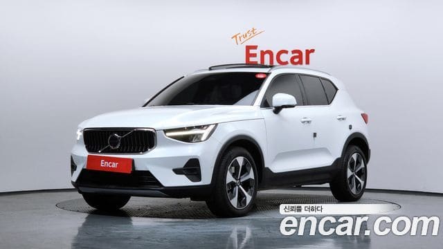 Volvo XC40 — фото 1