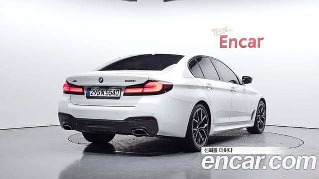 BMW 5 Series — фото 1